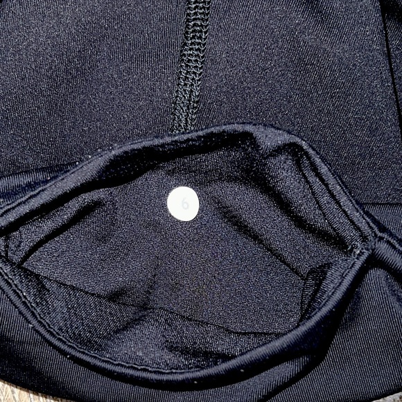 Lululemon Leggings with Mesh Detail and Pockets - Picture 10 of 10